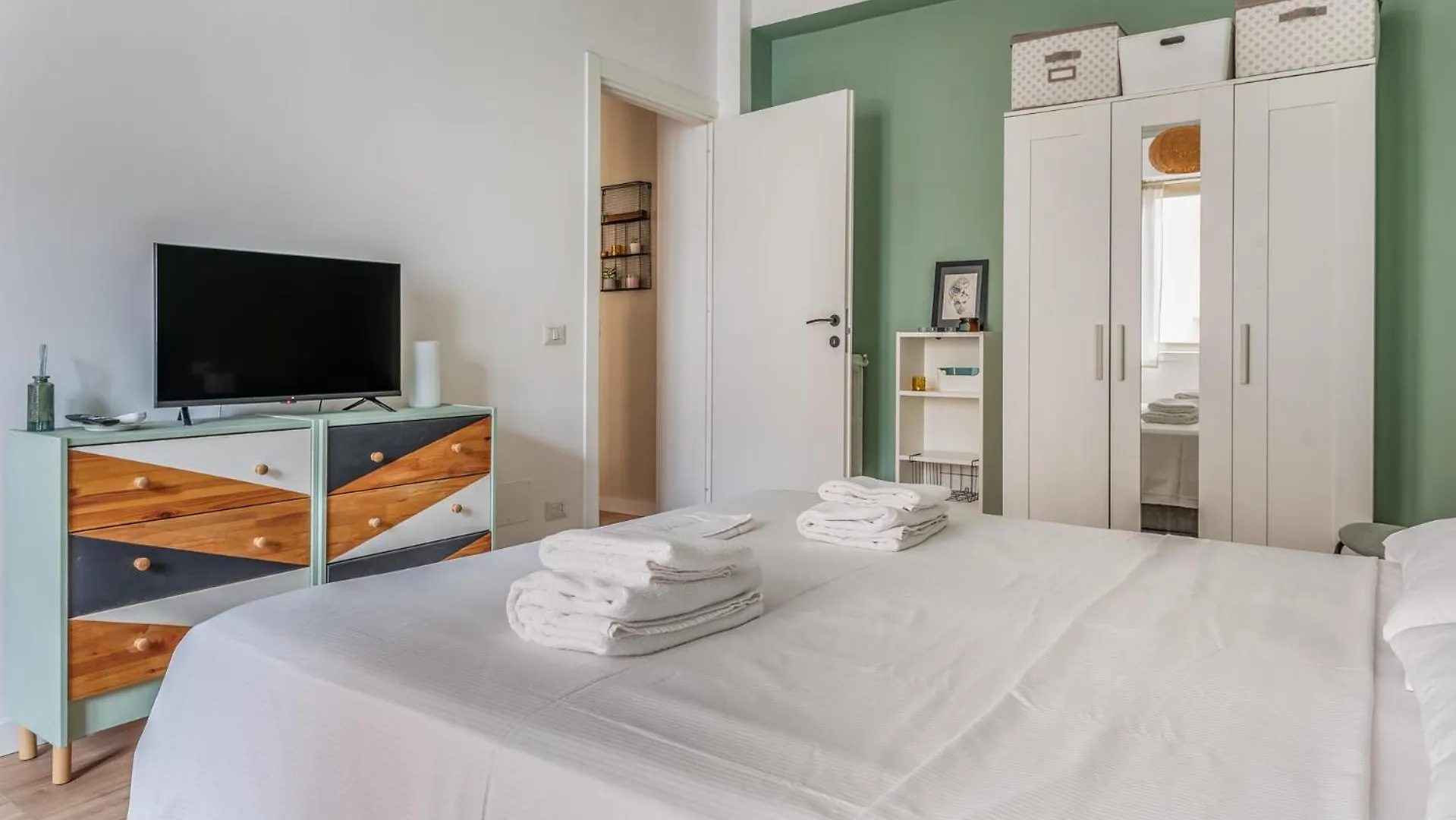 4 Pax Wi-Fi Milano Lorenteggio İtalya